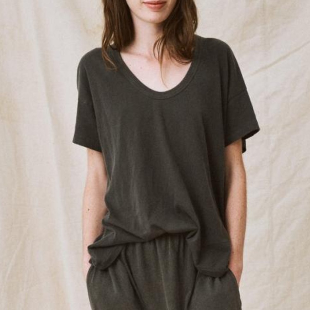 The great u neck tee in washed black